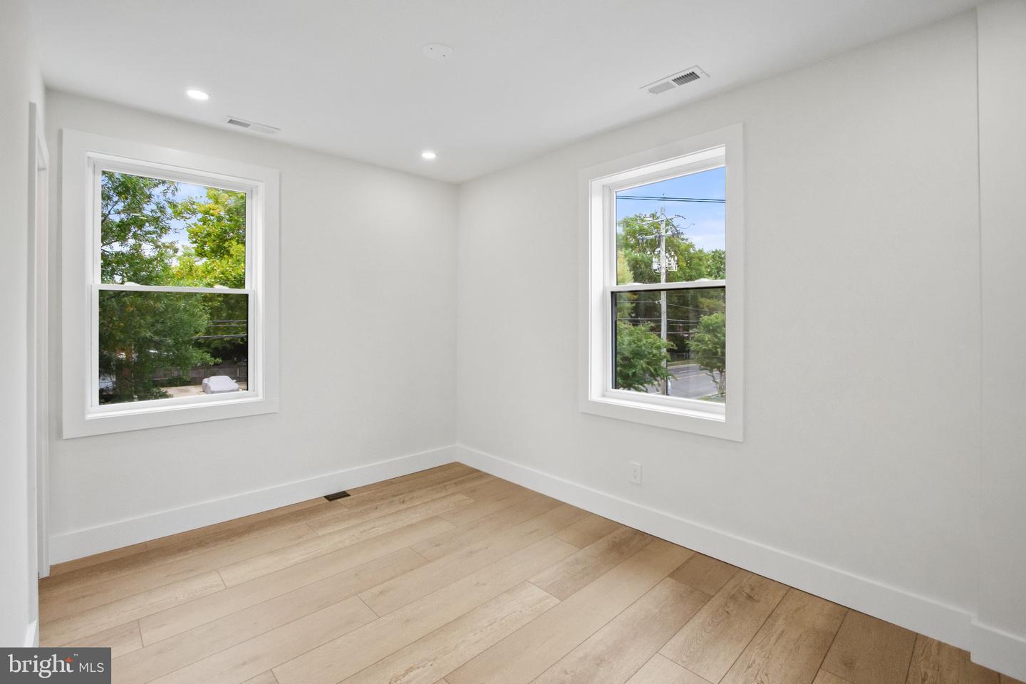 5025 8th St Ne Property Photo 19