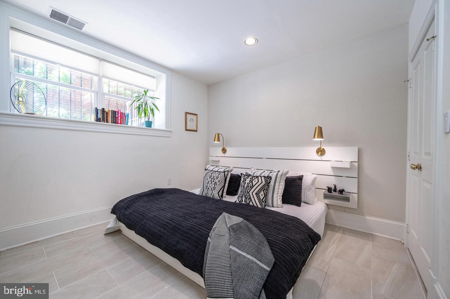 1807 California St Nw #t5 Property Photo 4