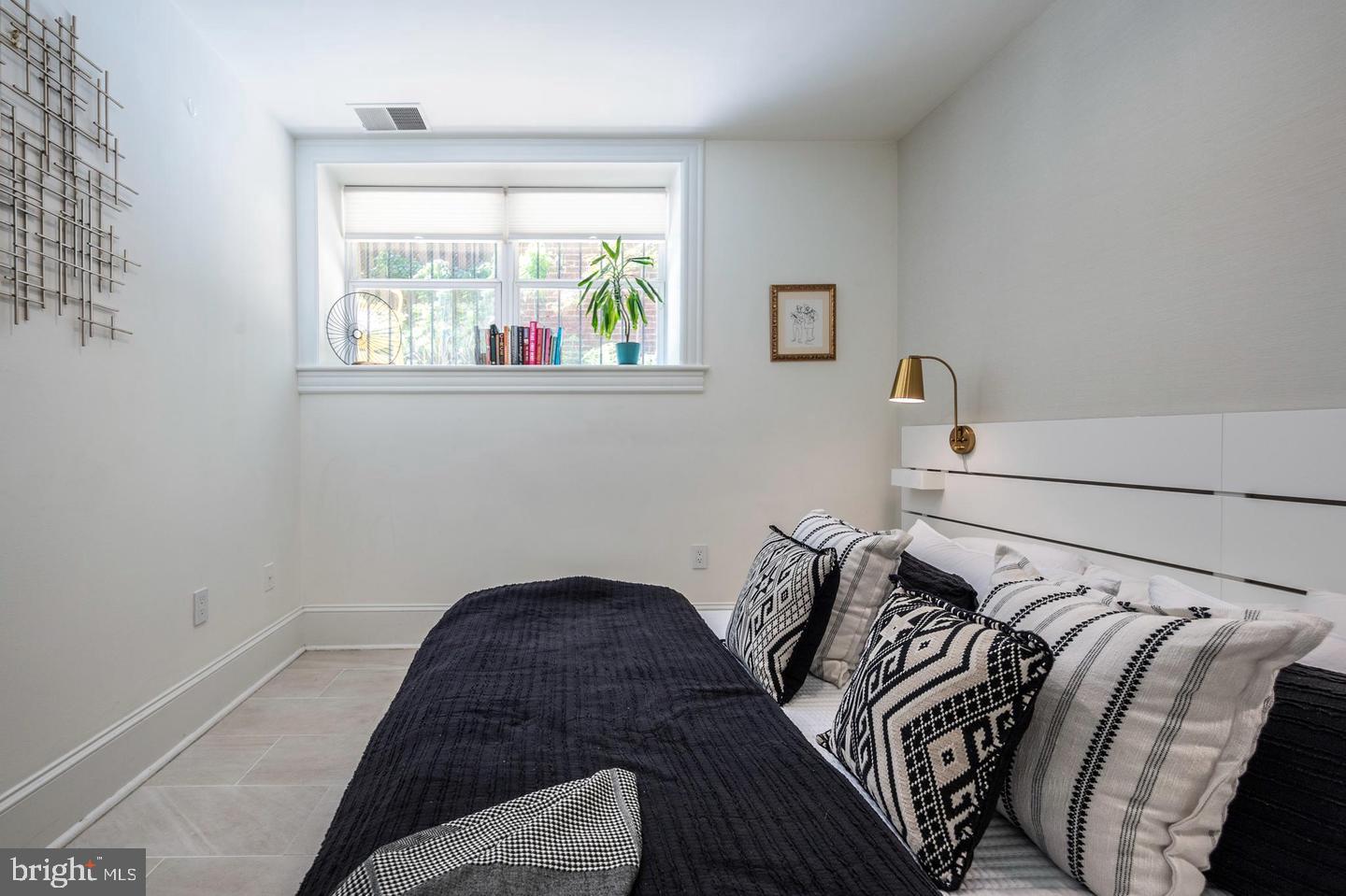 1807 California St Nw #t5 Property Photo 5