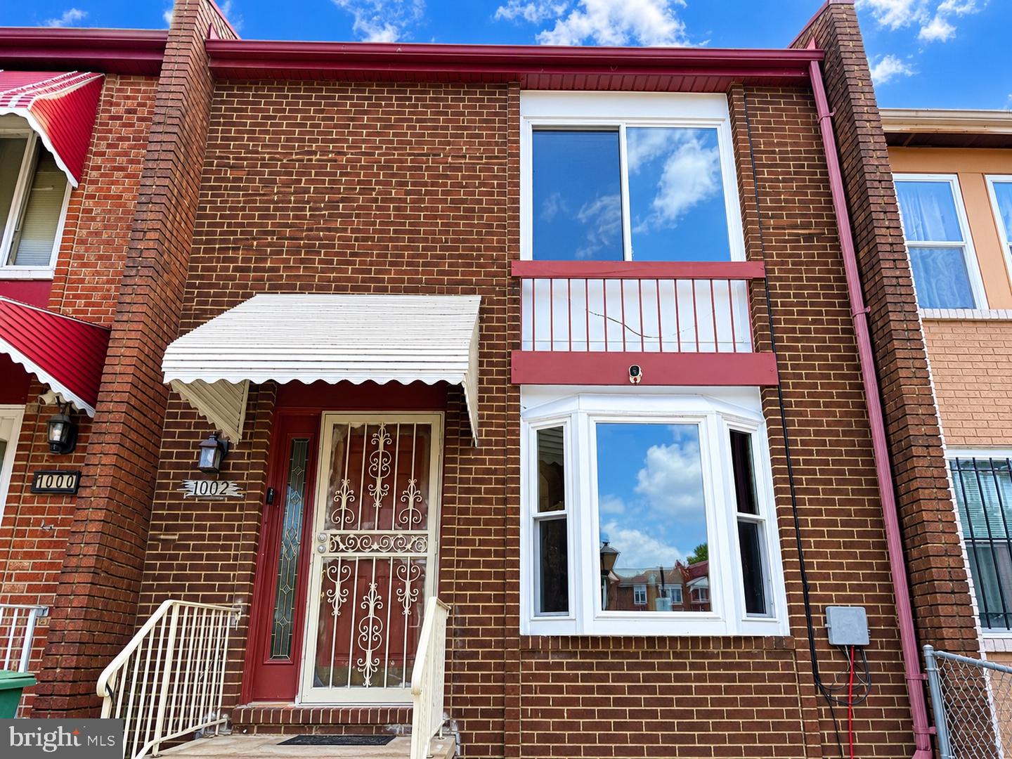 1002 BARNABY TER SE Property Photo 1