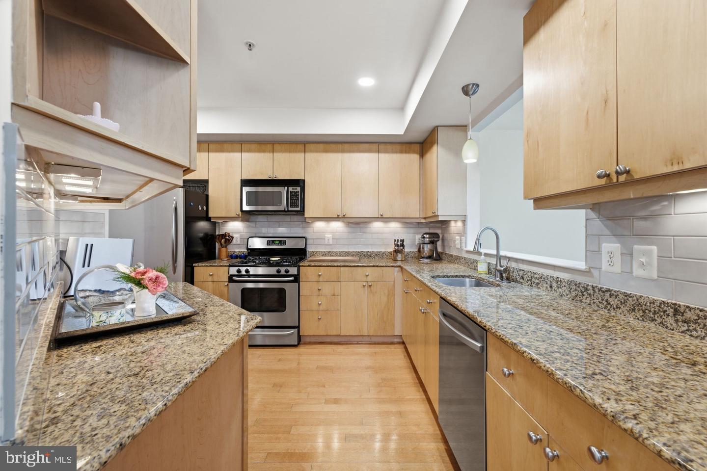 1358 Monroe St Nw #b Property Photo 12
