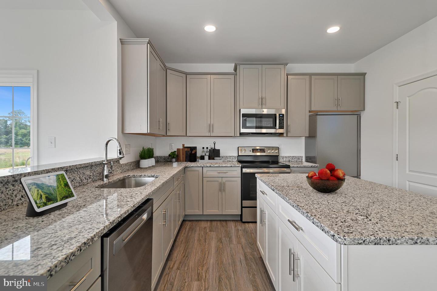 20 Amanda Ave #bur Property Photo 10