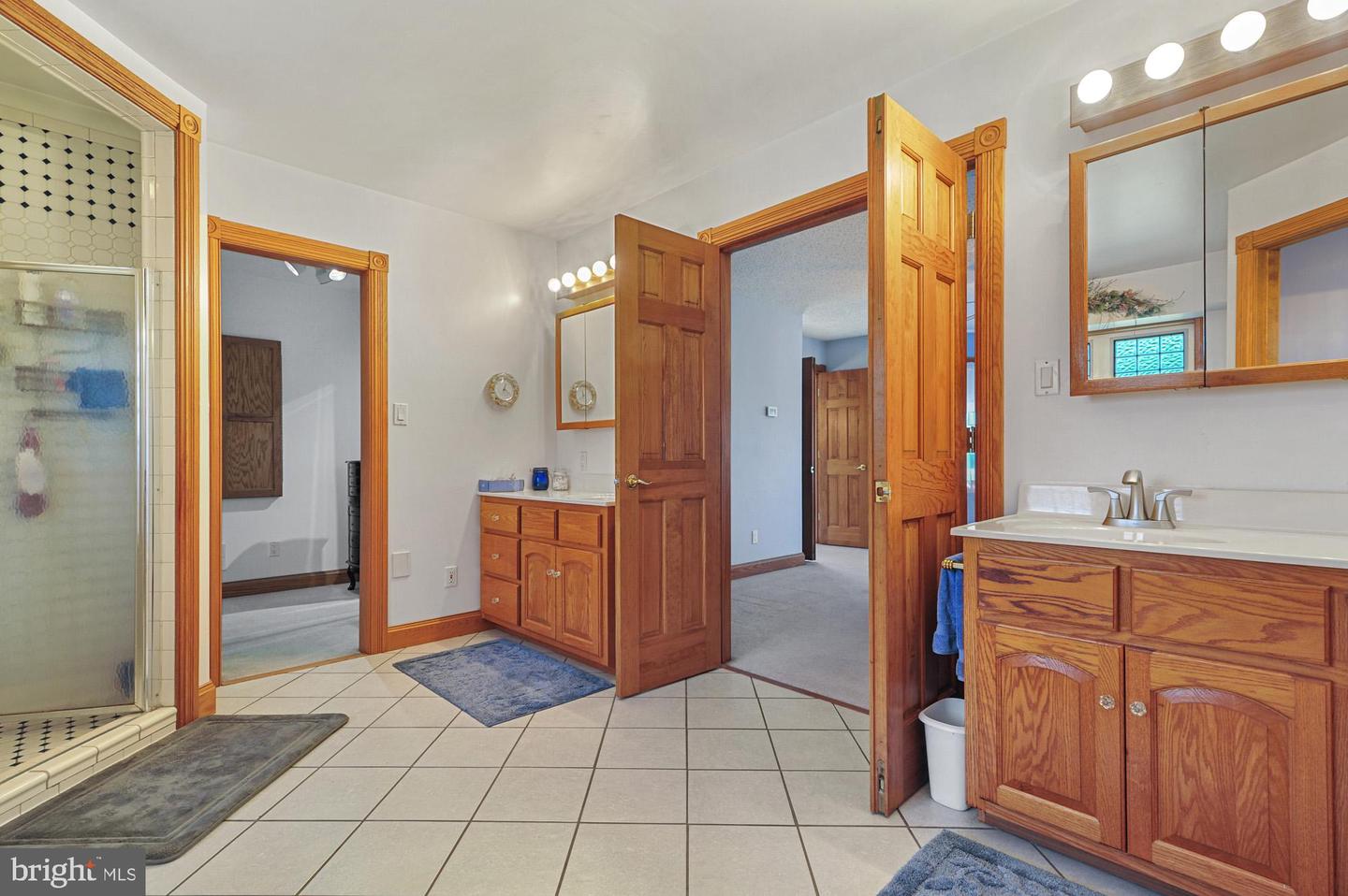 302 E Howard St Property Photo 25