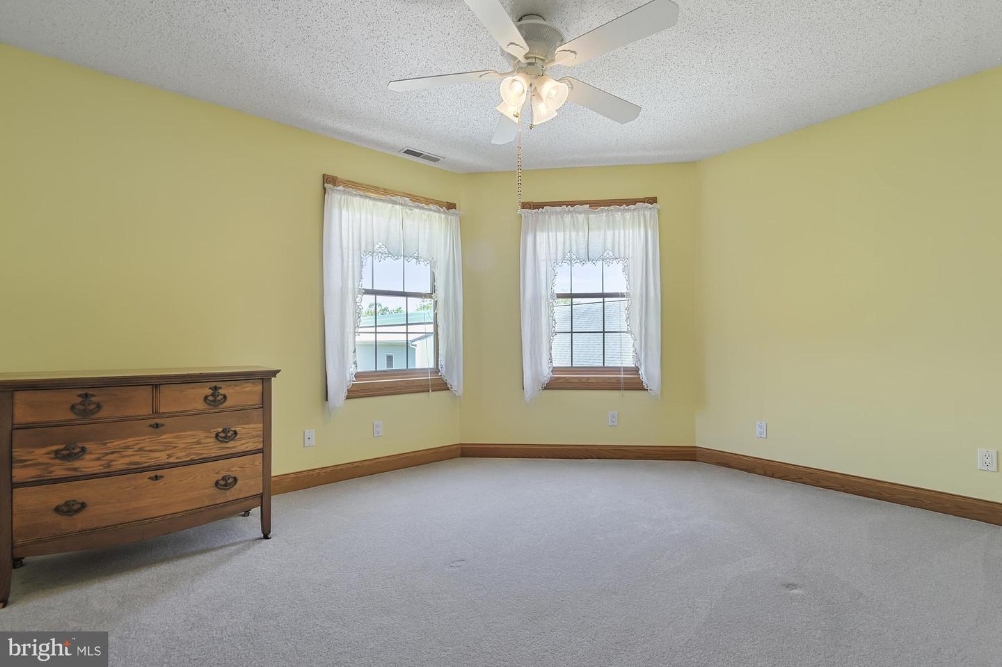 302 E Howard St Property Photo 30