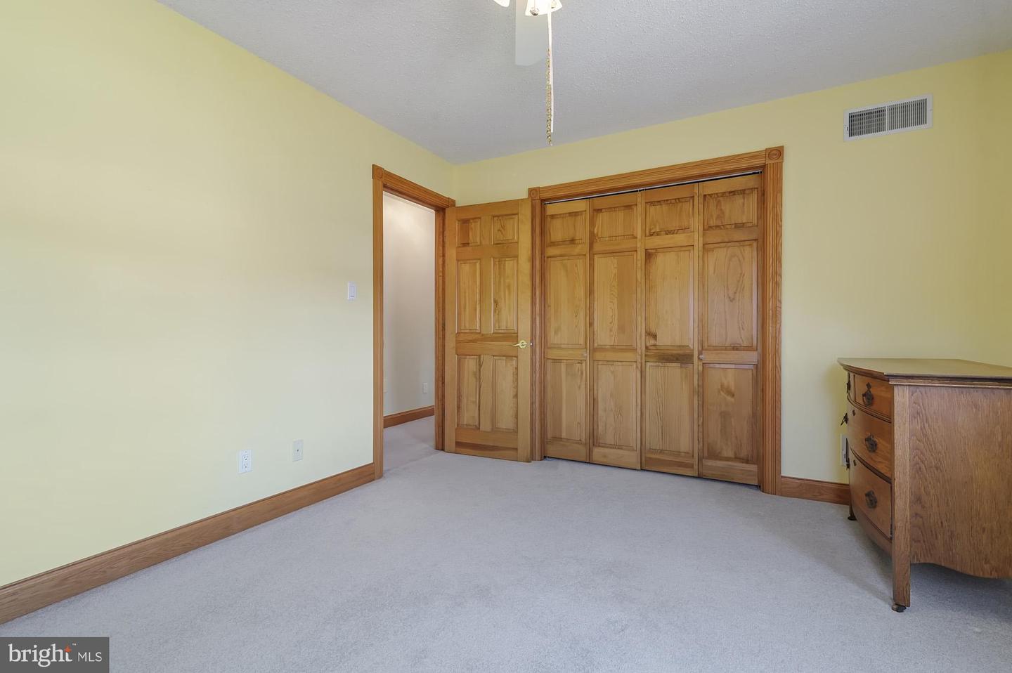 302 E Howard St Property Photo 31