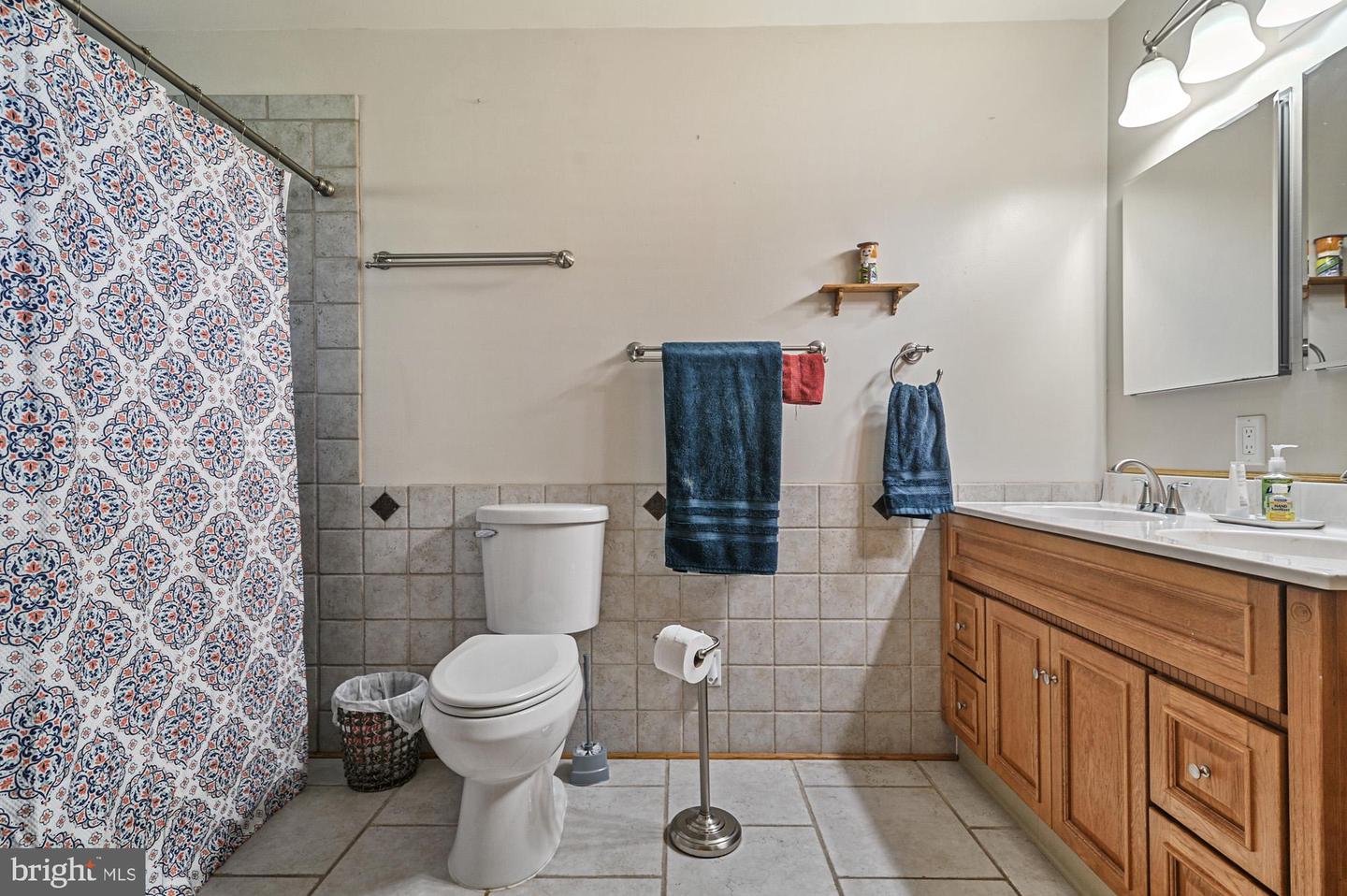 302 E Howard St Property Photo 40