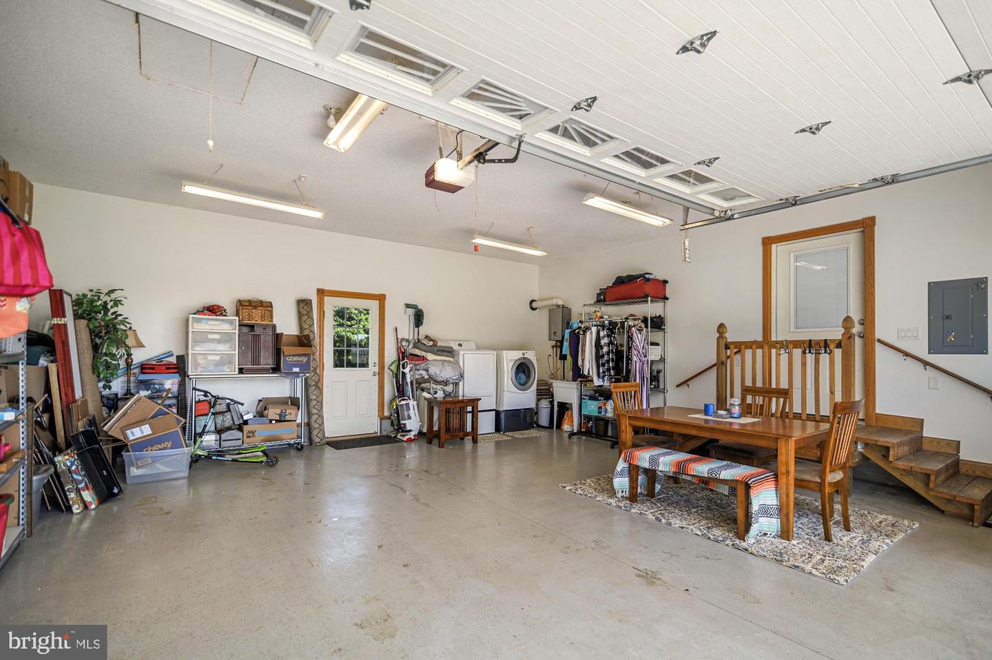 302 E Howard St Property Photo 41