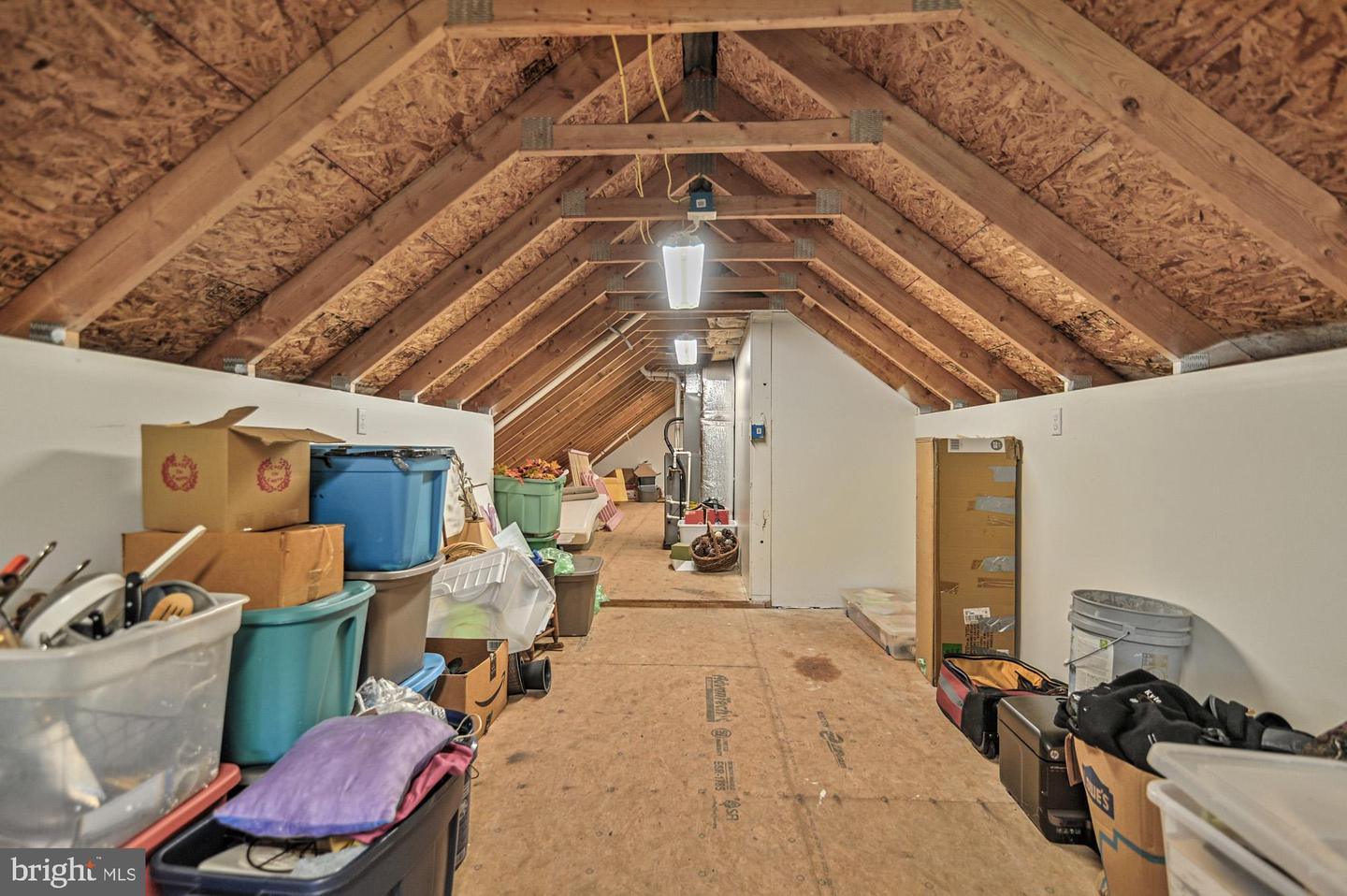 302 E Howard St Property Photo 42