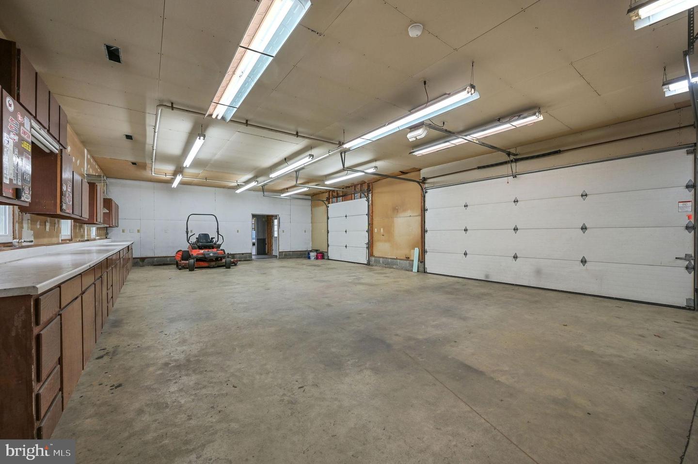 302 E Howard St Property Photo 46