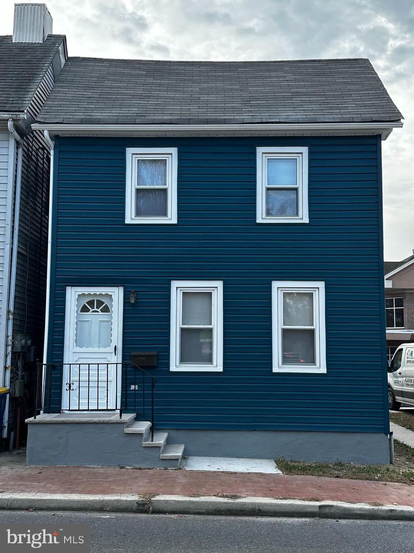 128 W North St Property Photo 1