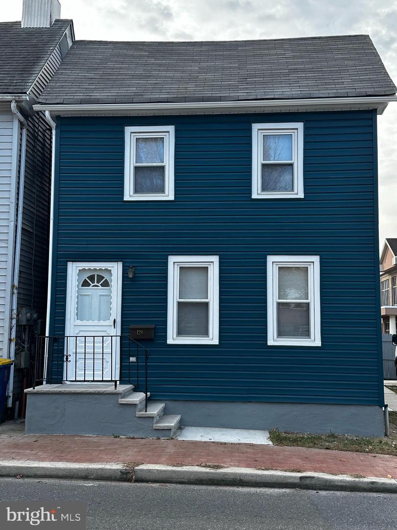 128 W North St Property Photo 5