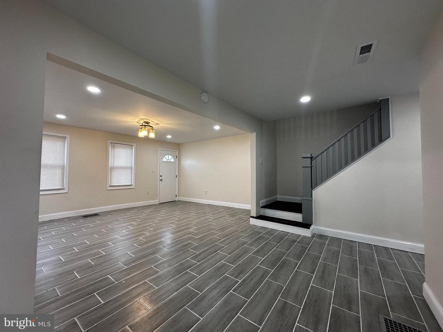 128 W North St Property Photo 6