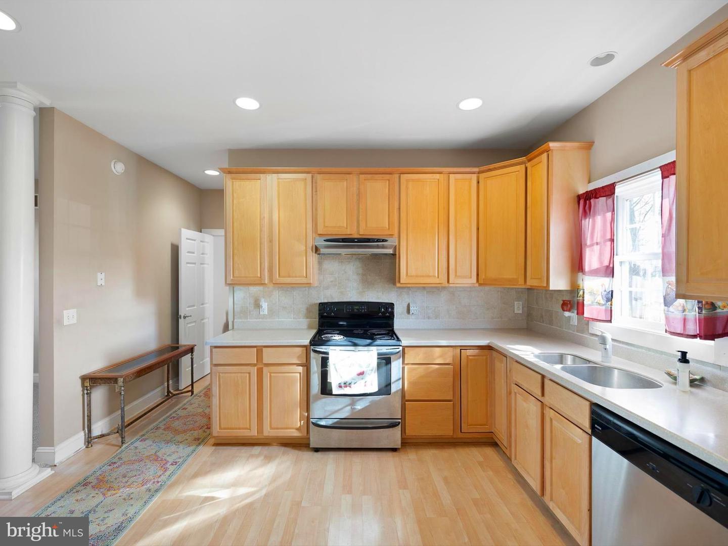 205 E Madison Ave Property Photo 4