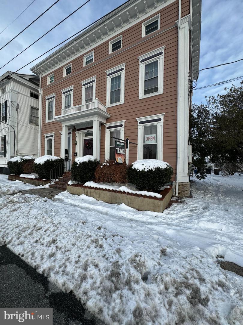 115 N WALNUT ST #B Property Photo 1