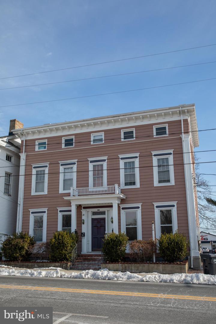 115 N WALNUT ST #B Property Photo 1