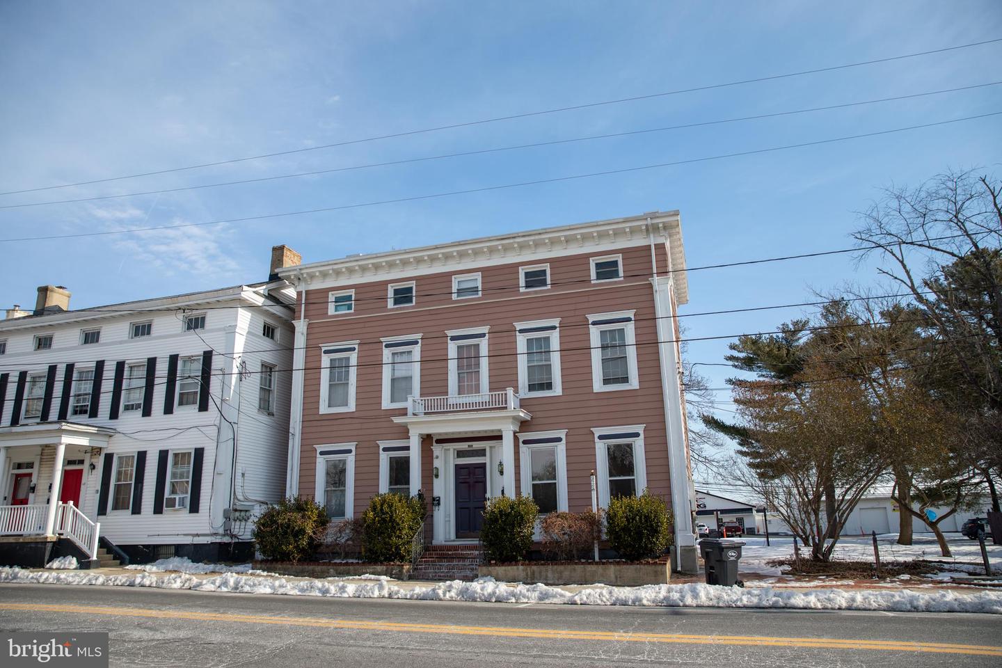 115 N Walnut St #b Property Photo 3