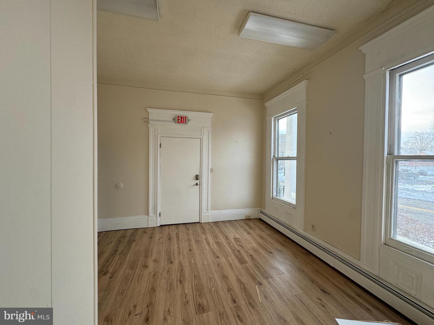 115 N Walnut St #b Property Photo 4