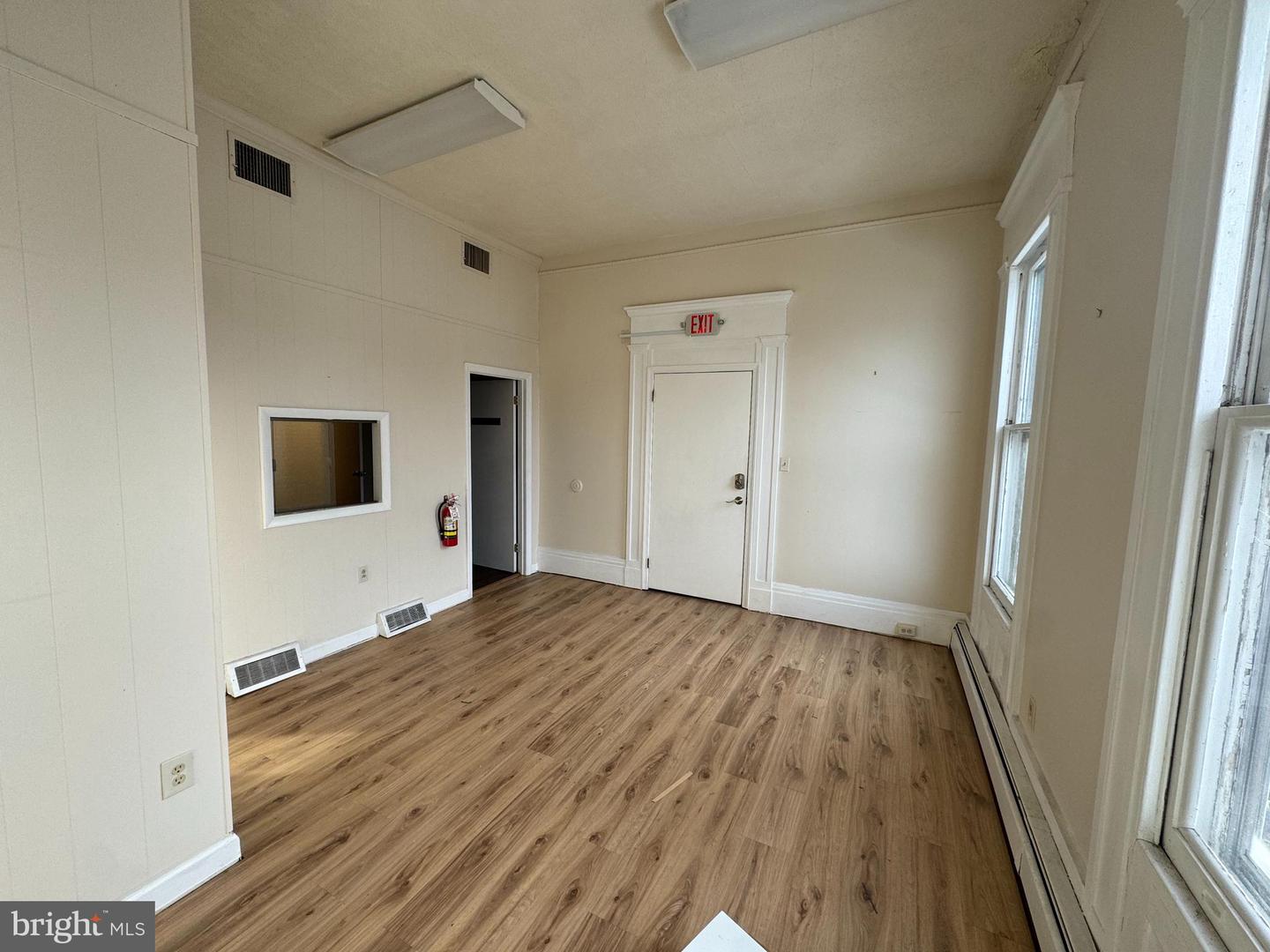 115 N Walnut St #b Property Photo 4