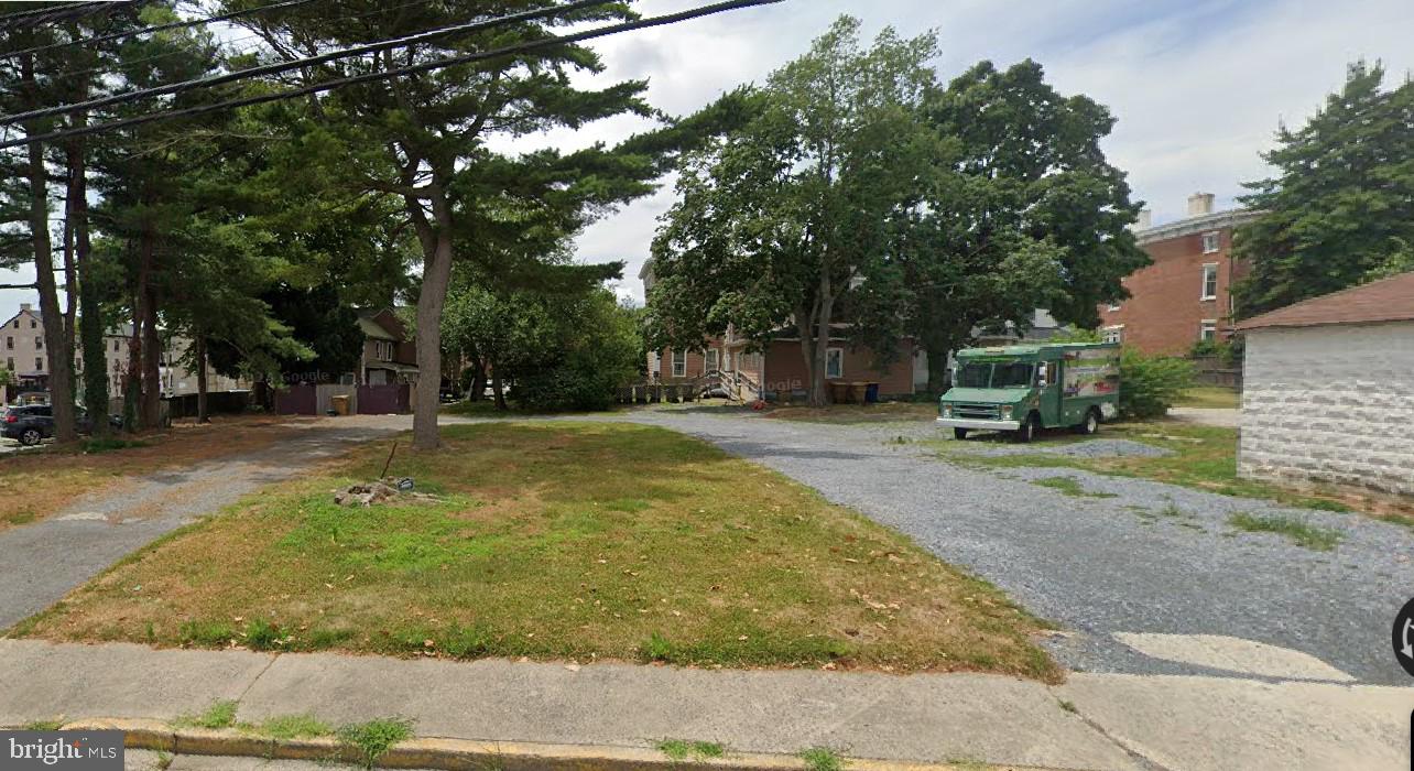 115 N Walnut St #b Property Photo 5