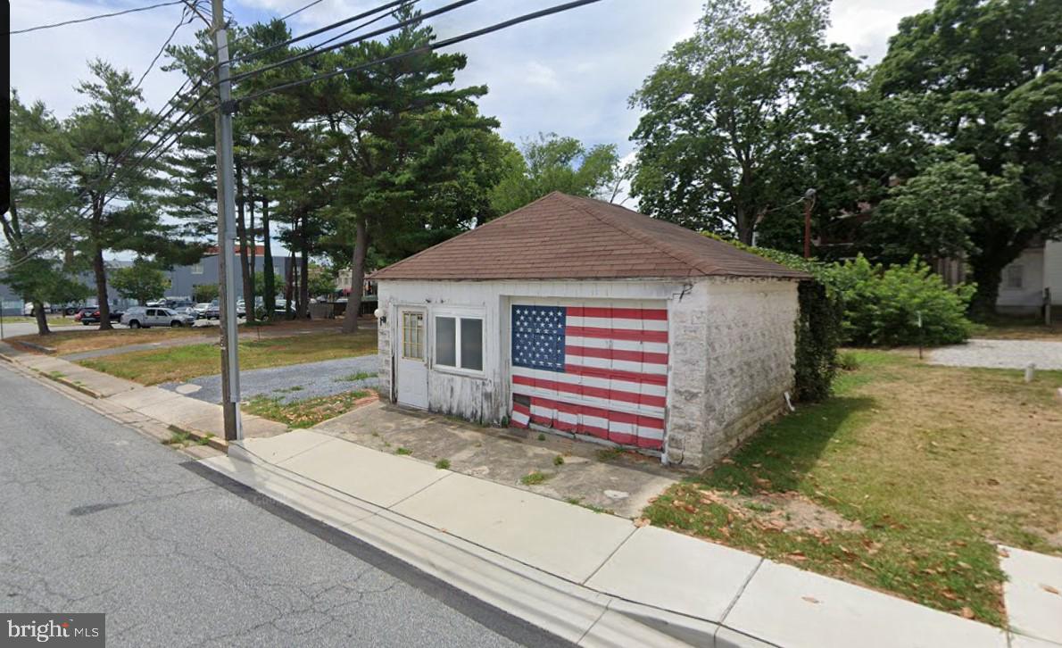 115 N Walnut St #b Property Photo 6