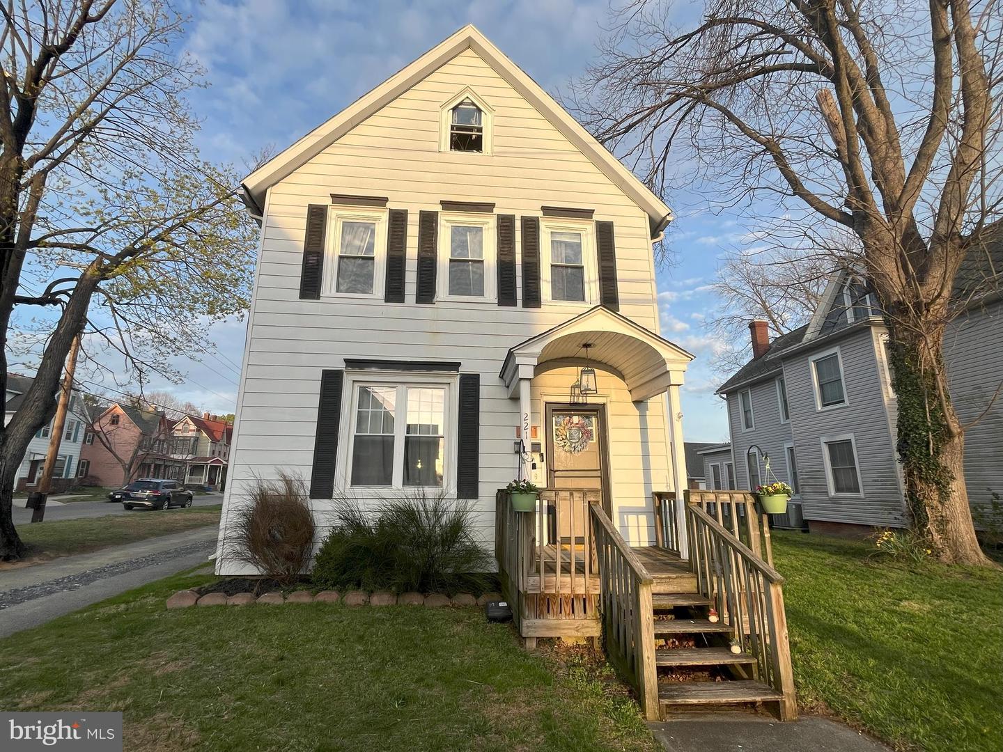 221 N Walnut St Property Photo