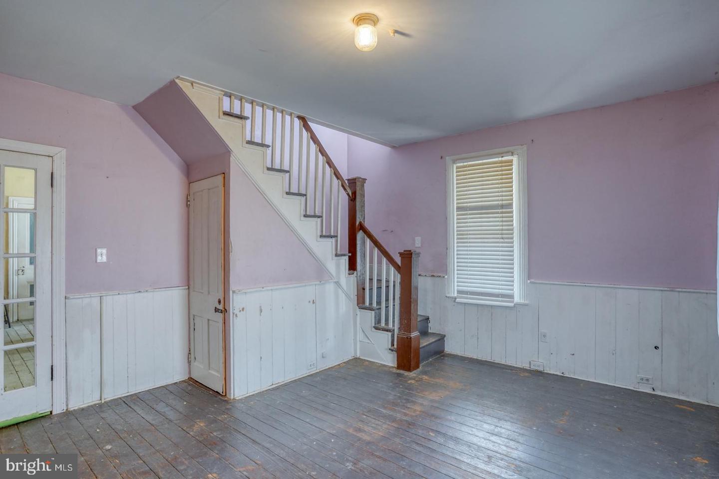 136 W Mount Vernon St Property Photo 19