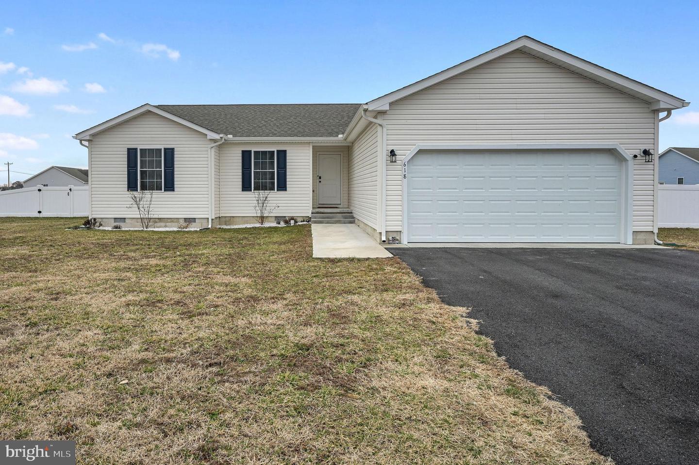 618 Elkins St Property Photo