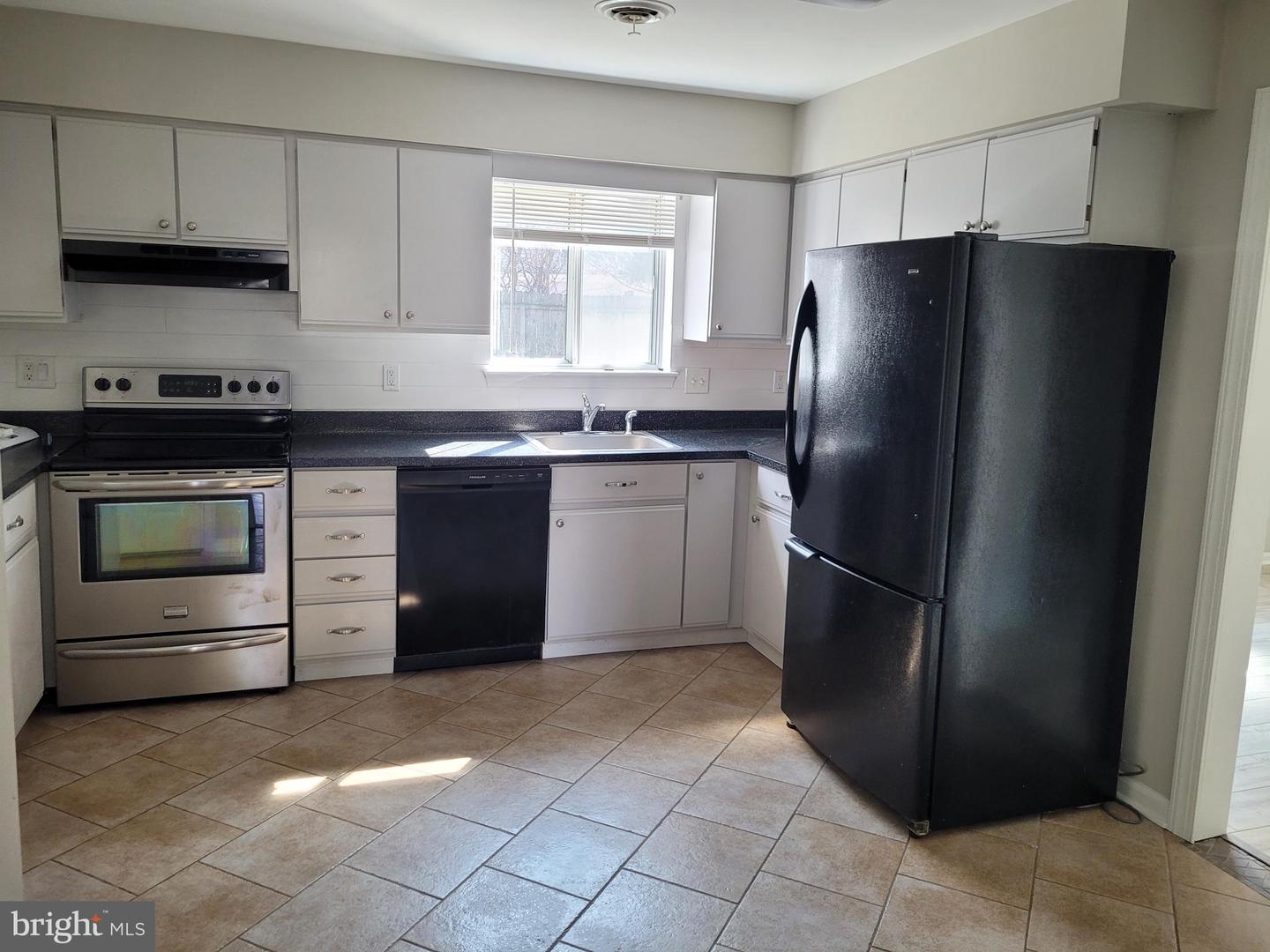 1220 Woodrow Ct Property Photo 5