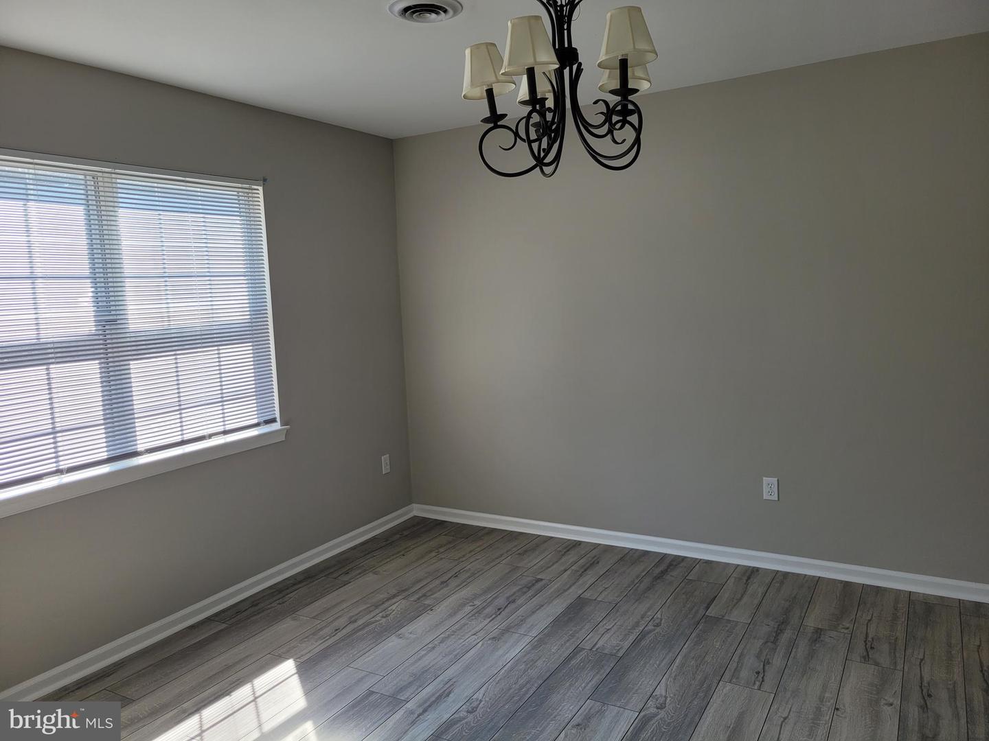 1220 Woodrow Ct Property Photo 10
