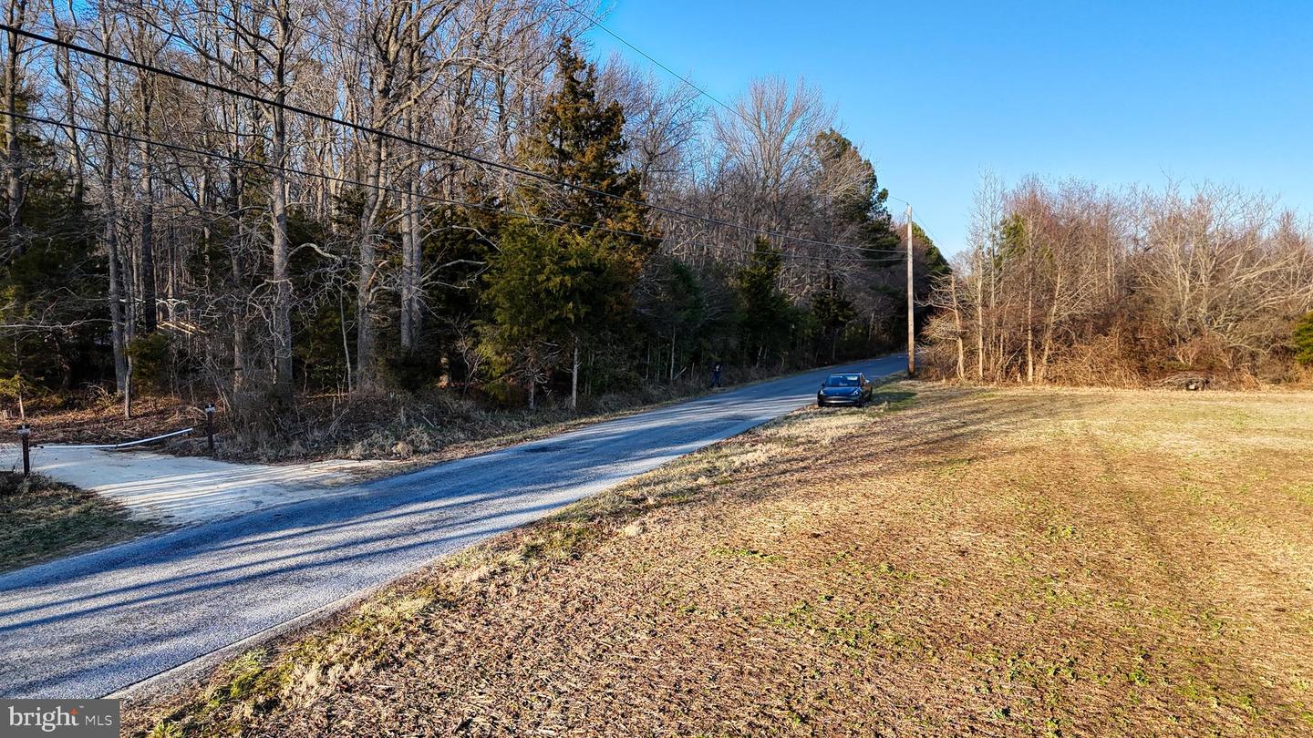 989 Pickering Beach Rd Property Photo 3