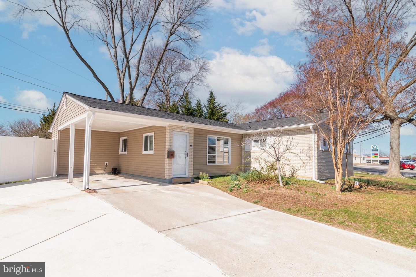 1480 S Governors Ave Property Photo