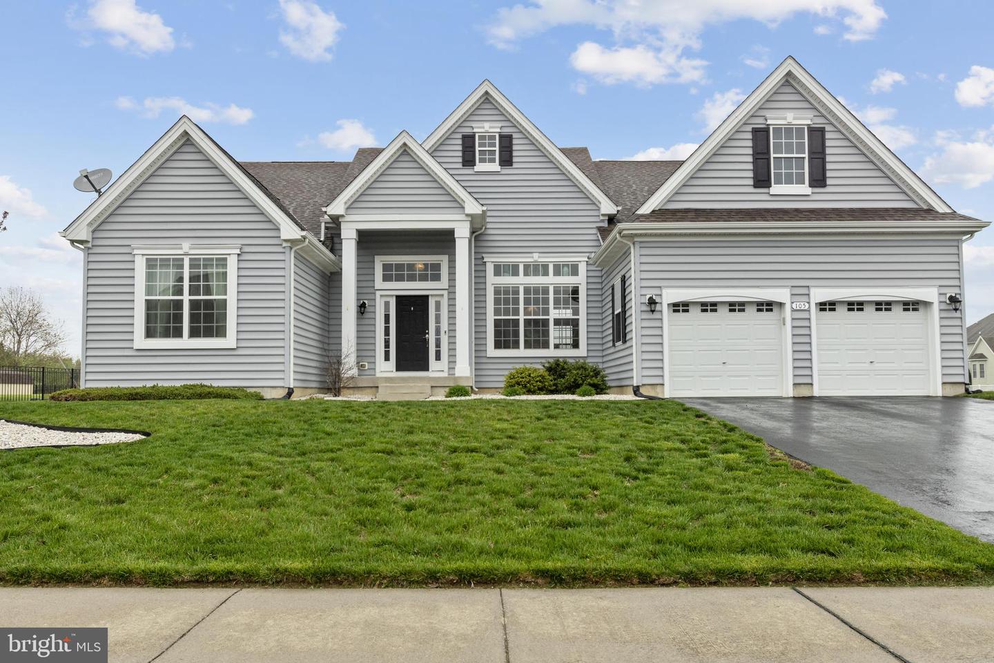 105 Chanticleer Cir Property Photo 1