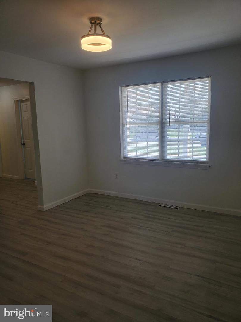 112 Holmes St Property Photo 9