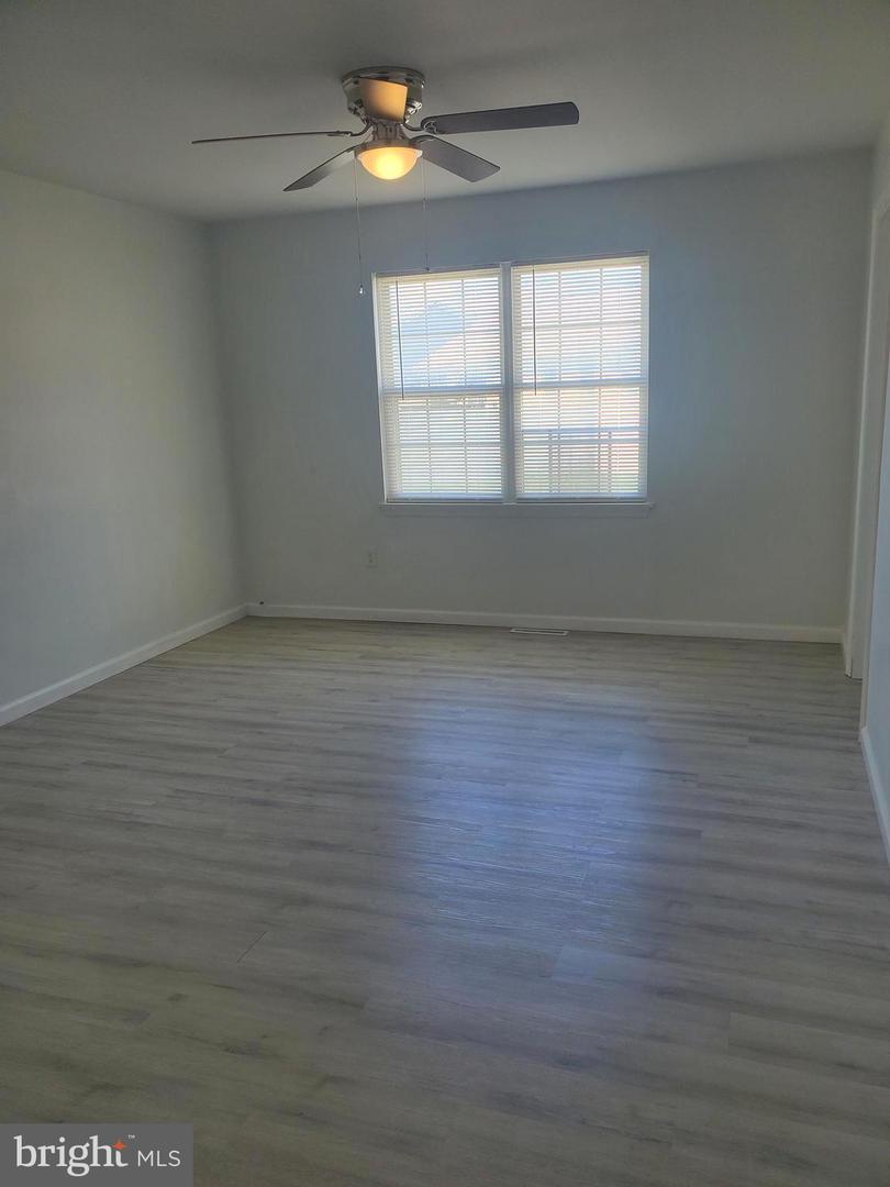 112 Holmes St Property Photo 16