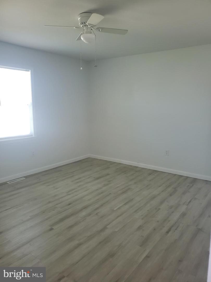 112 Holmes St Property Photo 17