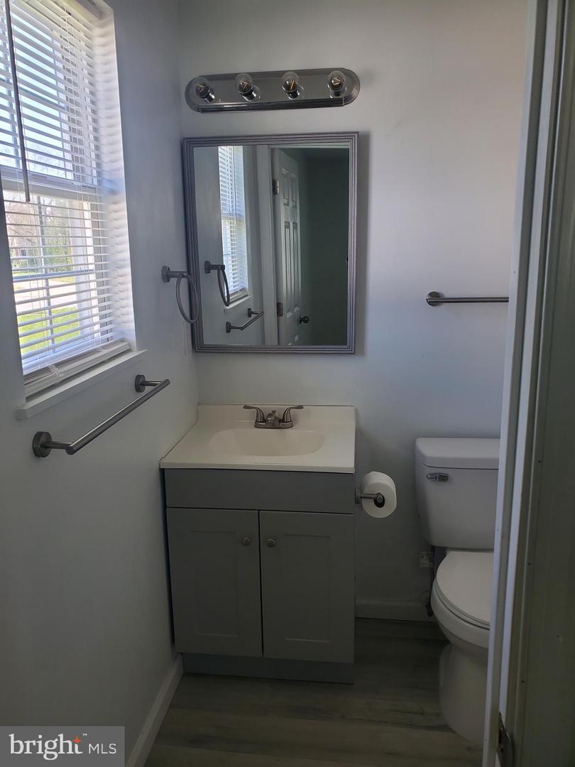 112 Holmes St Property Photo 18