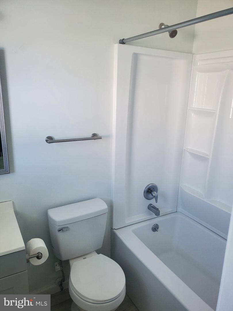 112 Holmes St Property Photo 19
