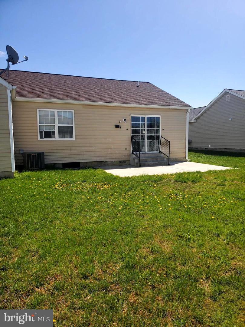112 Holmes St Property Photo 23