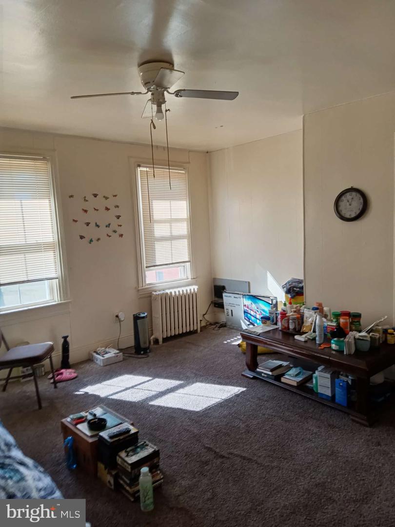217-219 W Reed St Property Photo 6