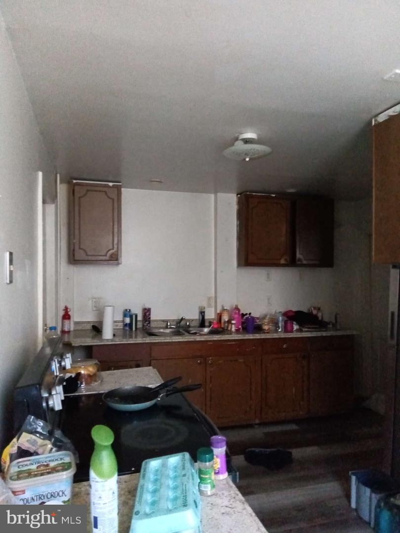 217-219 W Reed St Property Photo 23