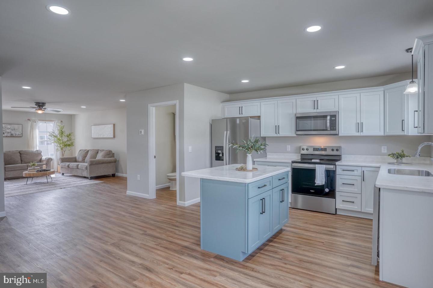 210 Rojan Rd #model Property Photo 11