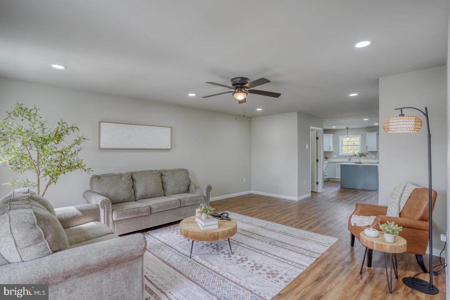 210 Rojan Rd #model Property Photo 15