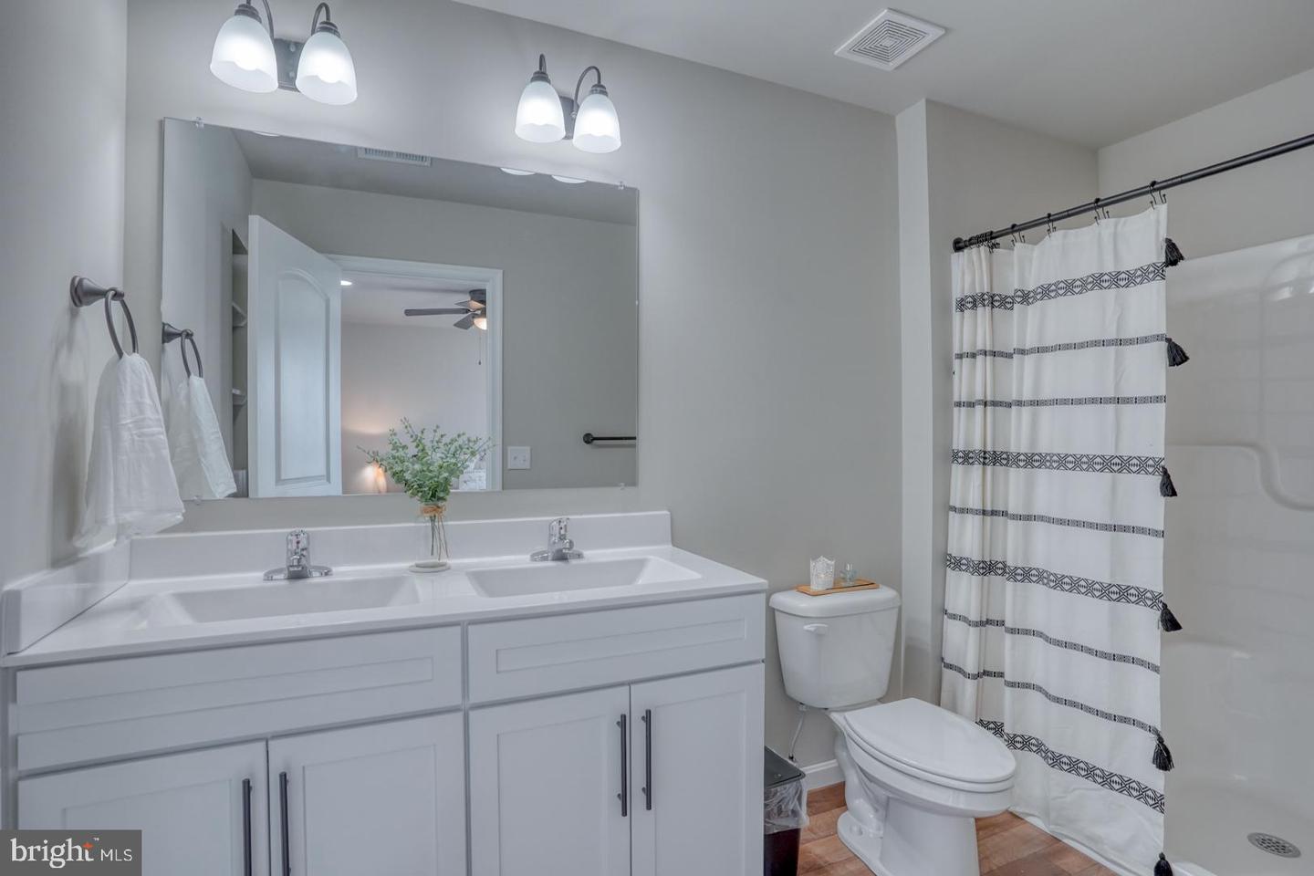 210 Rojan Rd #model Property Photo 16