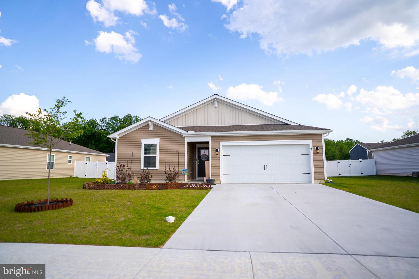 62 New England Dr Property Photo