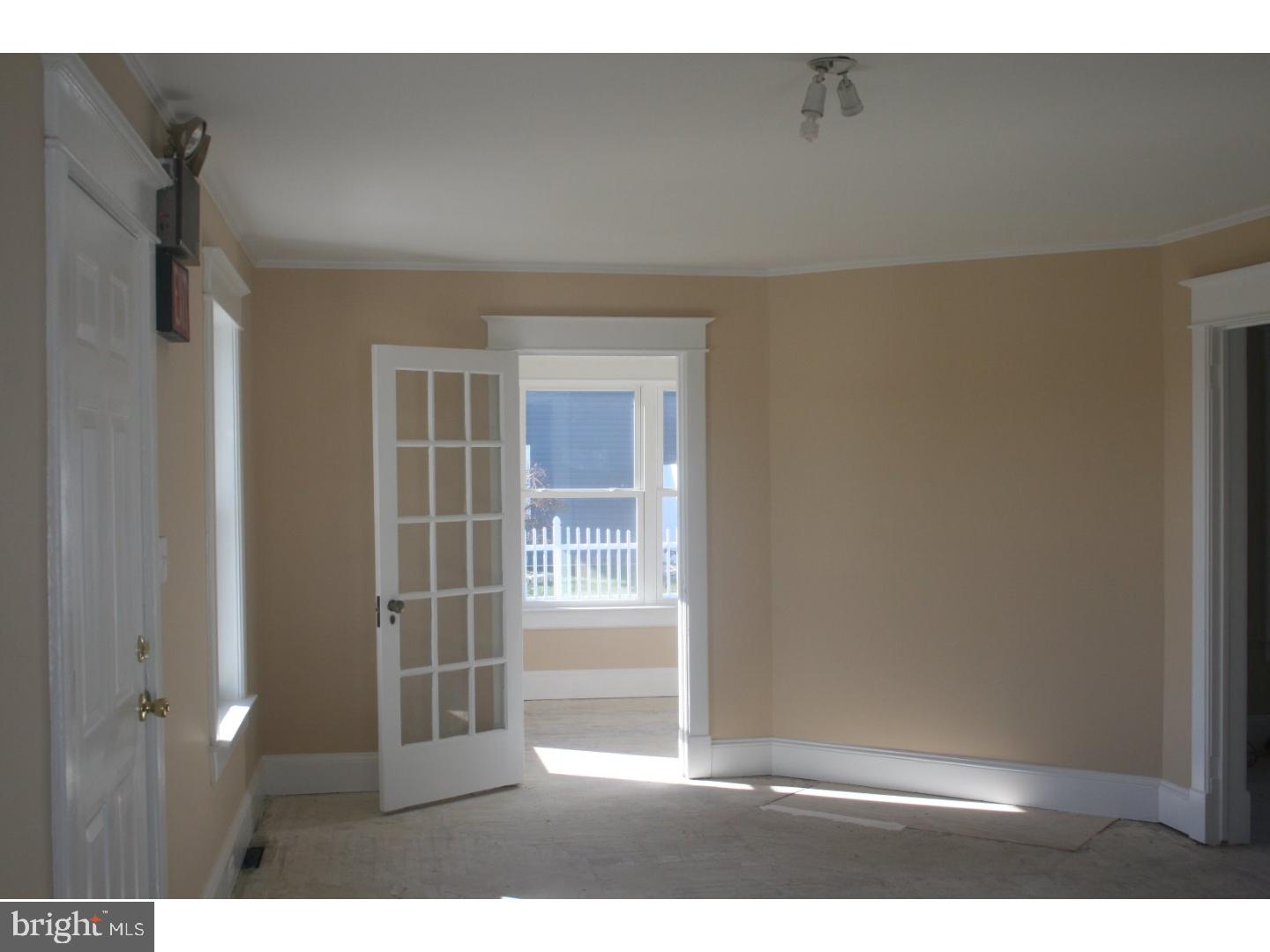 1147 S Governors Ave Property Photo 5