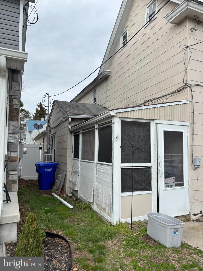 27 W David St Property Photo 2