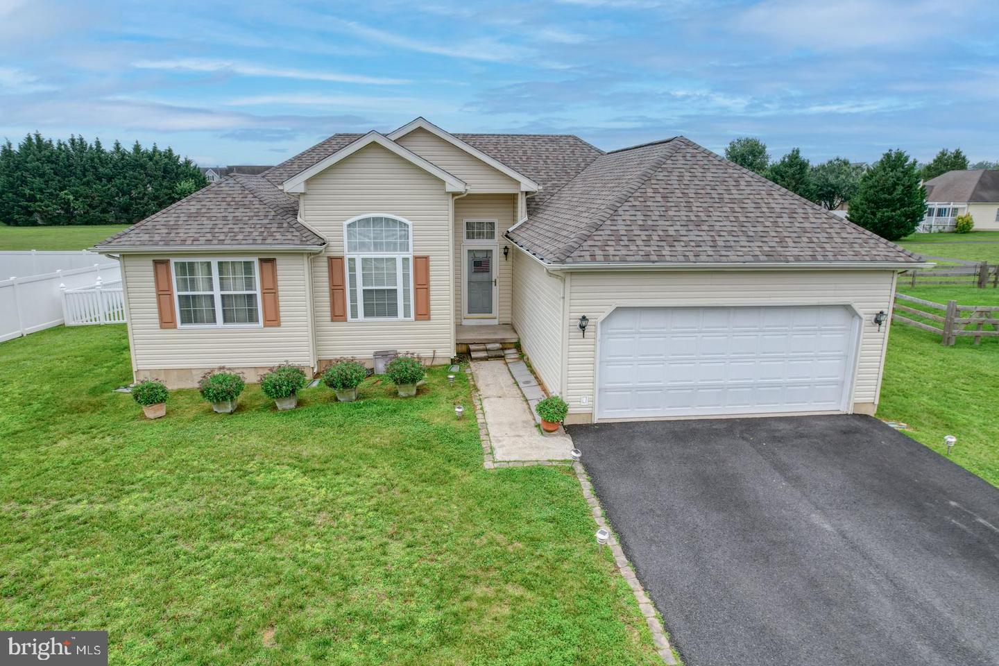 48 India Dr Property Photo 1
