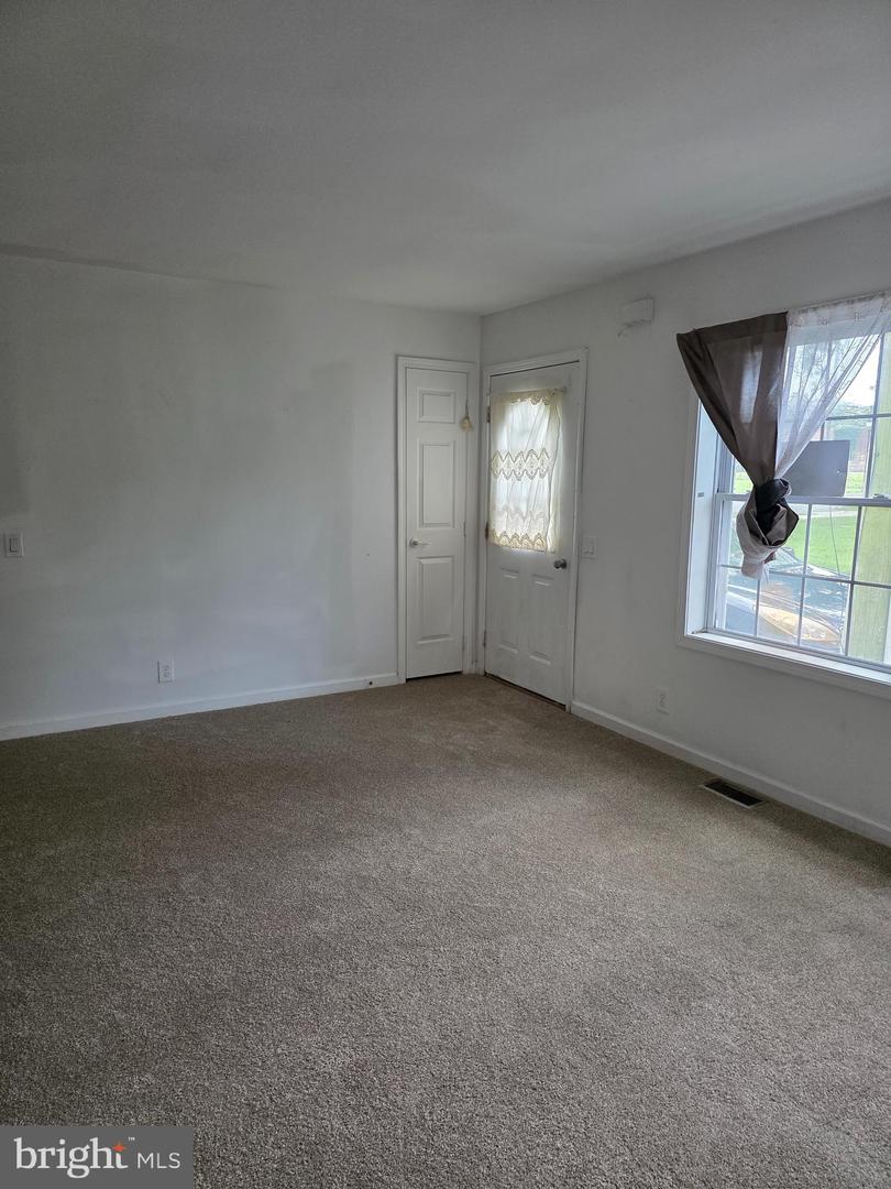 305 W Reed St Property Photo 5