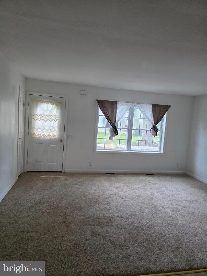 305 W Reed St Property Photo 6