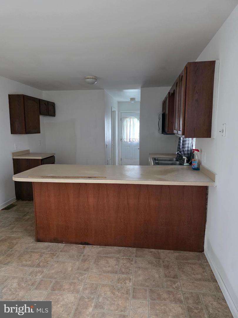 305 W Reed St Property Photo 8